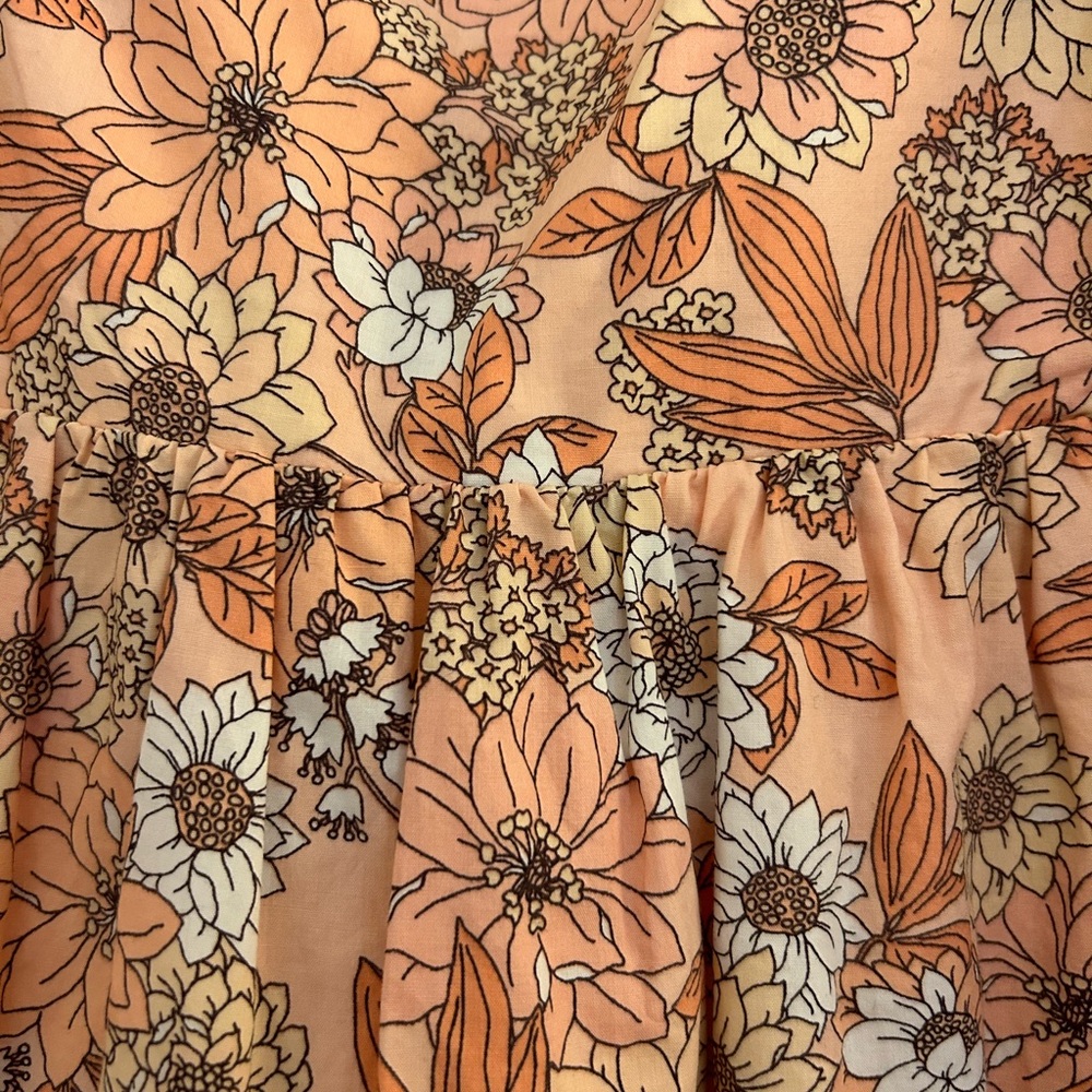 Such a cute dress! Peach floral perfect for summer and a vacation! - Picture 5 of 8